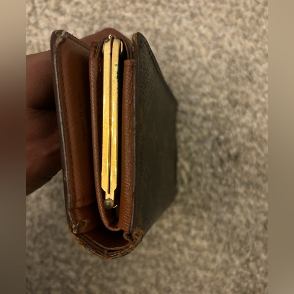 Louis Vuitton Wallet - Picture 5 of 7